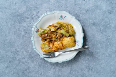 Sağlıklı kabak lazanyalı bolonez. Kabaklı ve porsiyonlu. Hizmet ve Yemeye Hazır.