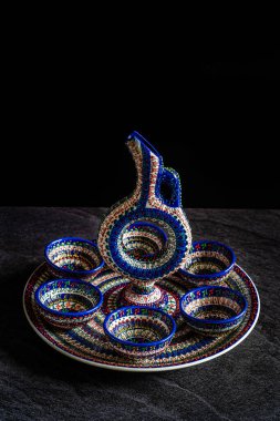 El yapımı Hitit Şarap Taşıyıcıları Jar El Sanatı ve Geleneksel Karanlık Yüzey ve Arkaplan Desenli El Sanatları. Kullanmaya Hazır.