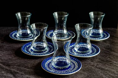 El yapımı Türk Çay Fincanları / Geleneksel Şablon ve El Sanatları Bardakları. Kullanmaya Hazır.