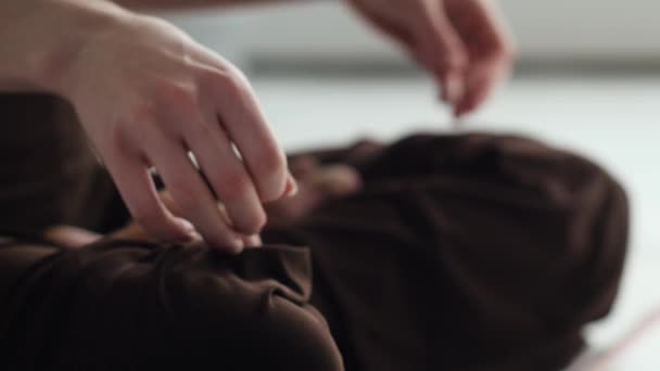 A close-up of womens hands. Girl practices yoga — Stock Video