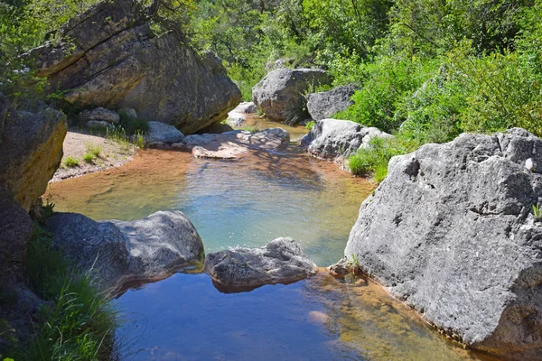 塔拉戈纳山脉的池塘 — 图库照片
