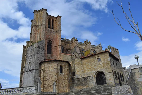 スペイン カンタブリアでサンタ Asuncin の教会 — ストック写真