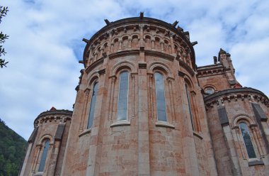  Santa Maria la gerçek de Covadonga Asturias İspanya Bazilikası