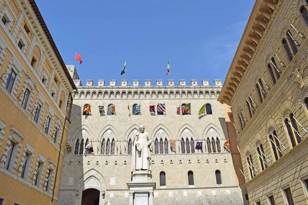 Palacio Salimbeni Estatua Sallustio Bandini Siena Florencia Italia — Stockfoto