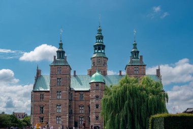Kopenhag, Danimarka - 14 Temmuz 2025: Rosenborg Şatosu (Rosenborg Yuvası) ünlü bir Rönesans Kalesi. 