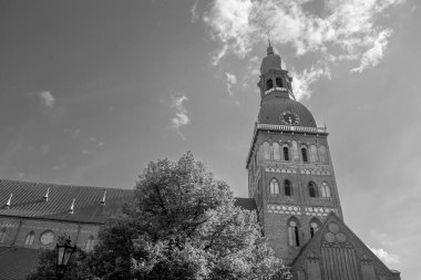 Riga, Letonya - 20 Temmuz 2025: Riga Katedrali resmi olarak Saint Mary Katedrali olarak bilinir.