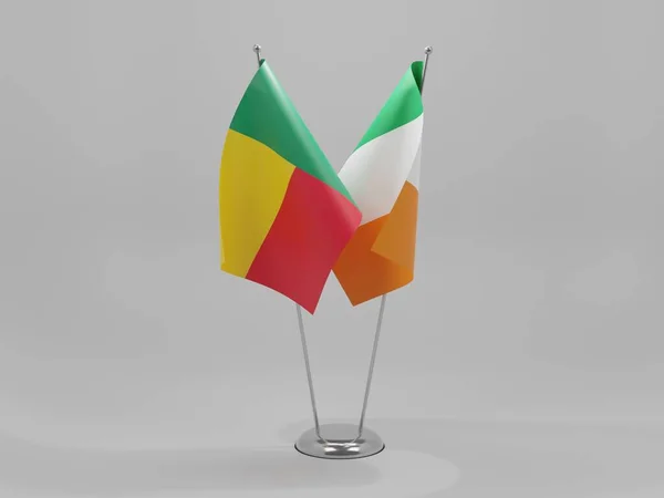爱尔兰 贝宁合作旗帜 白色背景 3D渲染 — 图库照片