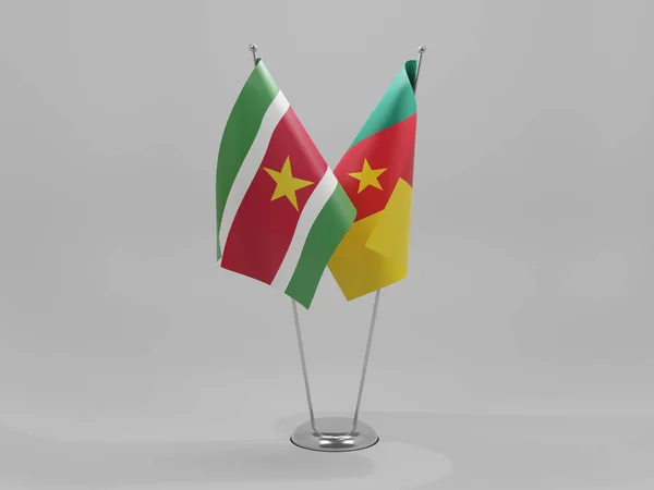 喀麦隆 苏里南合作旗 白色背景 3D渲染 — 图库照片