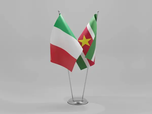 苏里南 意大利合作旗帜 白色背景 3D渲染 — 图库照片
