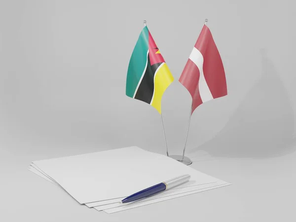 Latvia Bendera Perjanjian Mozambik Latar Belakang Putih Perender — Stok Foto