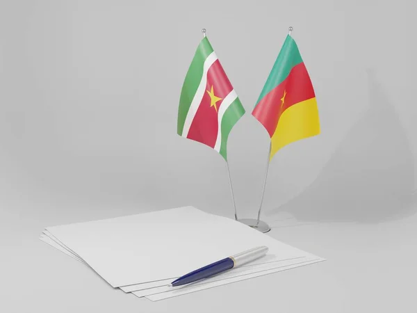 Kameroen Suriname Overeenkomst Vlaggen Witte Achtergrond Render — Stockfoto
