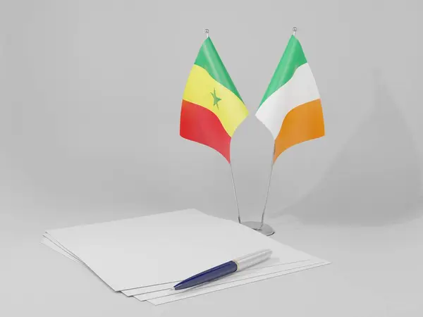 Irlanda Bandeiras Acordo Senegal Fundo Branco Render — Fotografia de Stock