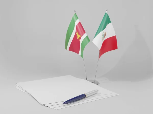 México Bandeiras Acordo Suriname Fundo Branco Render — Fotografia de Stock
