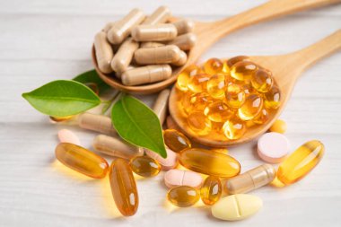 Alternatif ilaç bitkisel organik kapsül ilaç.