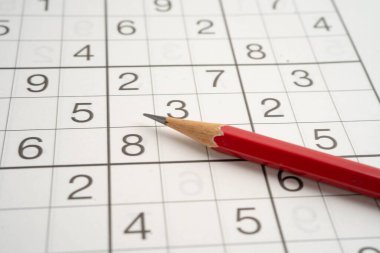 Pratik becerisi için kalemle yapboz oyunu.