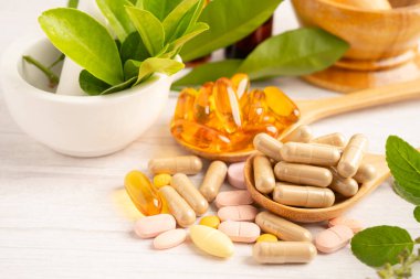 Alternatif ilaç bitkisel organik kapsül ilaç.