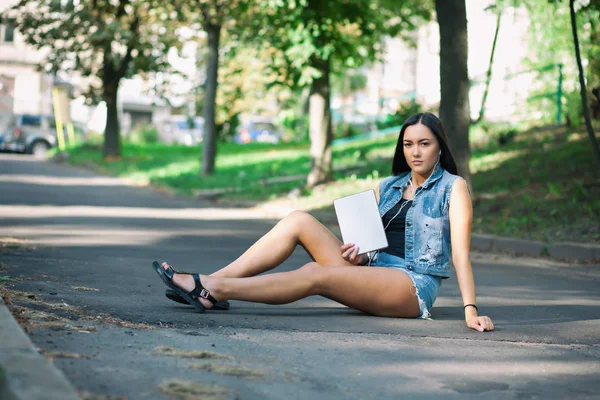 Young Pretty Brunette Girl Denim Shorts Tablet Sitting Road Listening — Stock Photo, Image