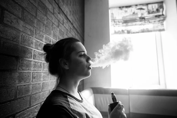 Vape Teenager Problem Skin Portrait Young Cute Girl Smoking Electronic — Stock Photo, Image