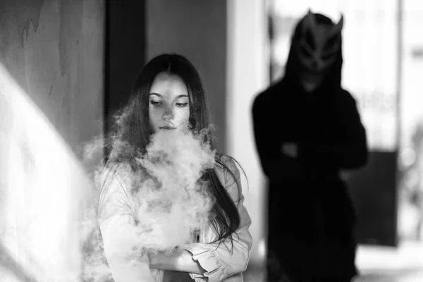 Vape Adolescente Morte Menina Bonito Jovem Vestido Cigarro Eletrônico Perto — Fotografia de Stock