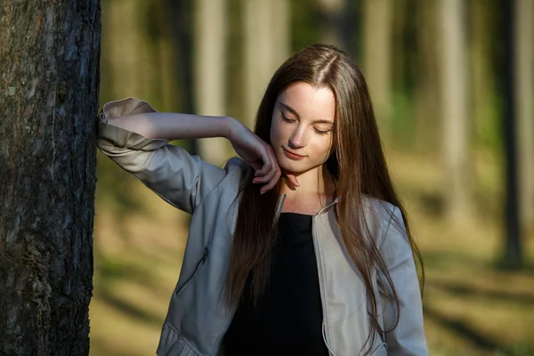 Portret Młodej Dość Kaukaski Teen Girl Długimi Włosami Casual Ubrania — Zdjęcie stockowe