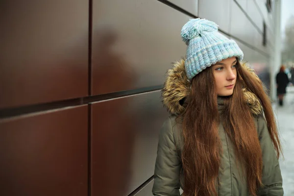 Retrato Una Joven Adolescente Caucásica Bonita Con Sombrero Azul Una — Foto de Stock