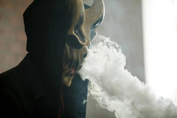 Vape Man Devil Mask Hood Smoking Electronic Cigarette Indoors Puffs — Stockfoto