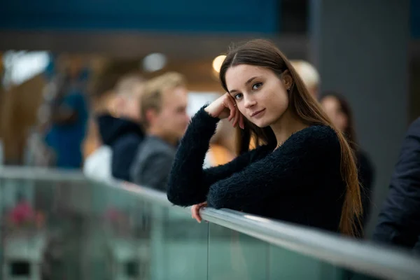Teenager Mladý Pěkný Bílý Kavkazský Dospívající Dívka Dlouhými Vlasy Problémem — Stock fotografie