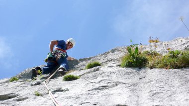 İsviçre Alpleri hard rock tırmanma rotasında dik levha perdesini tırmanma dağ Rehberi