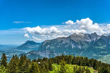 İsviçre Alpleri'nin muhteşem manzaralı muhteşem dağ manzarası