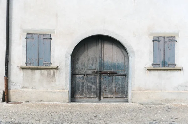 Primer Plano Una Vieja Puerta Ventanas Rústicas Madera — Foto de Stock