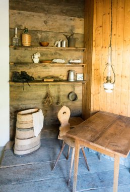 Tarım araçları ve peynir yapma ve sağım ineklerin geleneksel eski yol