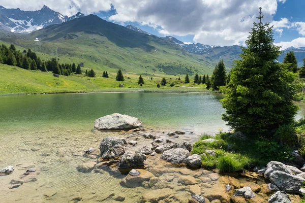 Idylliska Sjön Bergslandskap Schweiziska Alperna — Stockfoto