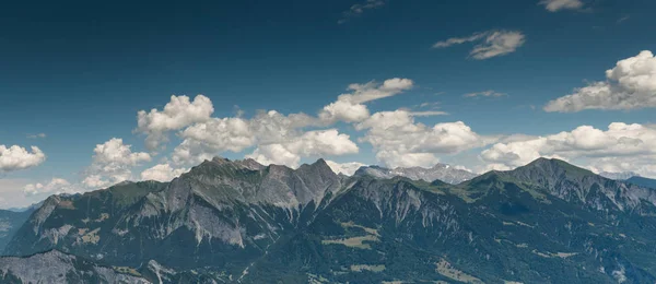 Panorama Miasta Góry Krajobraz Szwajcarii Pobliżu Maienfeld Okresie Letnim — Zdjęcie stockowe
