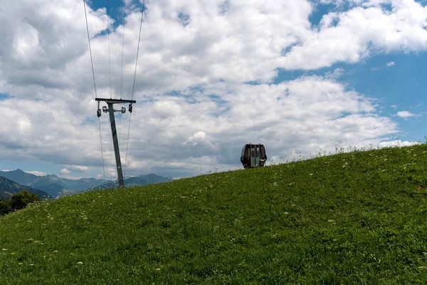 Lyžařský Vlek Letní Louku Lanovka Prázdné Kabiny Vedle Něj Seewis — Stock fotografie