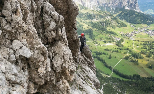 Young Pretty Female Mountain Climber Ferrata Dolomites Alta Badia — Stock Photo, Image