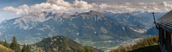 Panoramablick Auf Die Berglandschaft Der Schweiz Bei Maienfeld Sommer — Stockfoto
