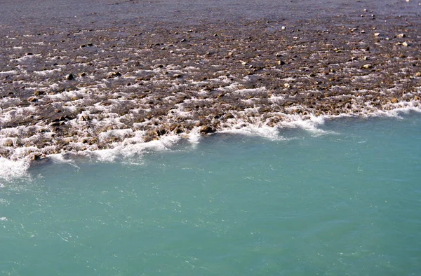 Ren Nehri kayalar ve farklı renk mavi su İsviçre Maienfeld yakın