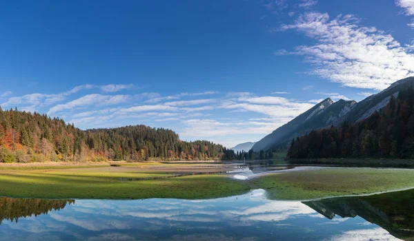 Höstens Färg Bergslandskap Och Sjön Schweiziska Alperna — Stockfoto