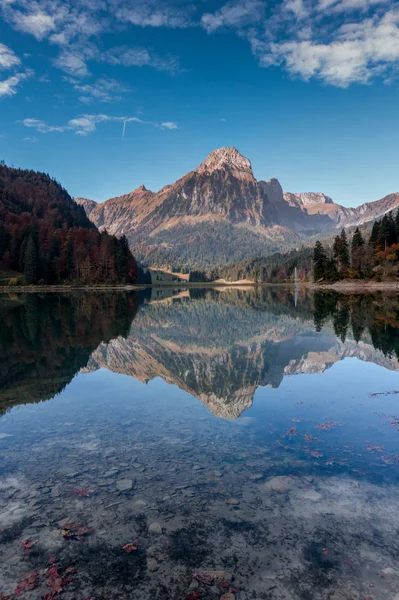 Höstens Färg Bergslandskap Och Sjön Schweiziska Alperna — Stockfoto