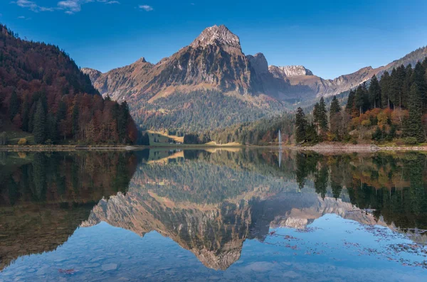 Höstens Färg Bergslandskap Och Sjön Schweiziska Alperna — Stockfoto