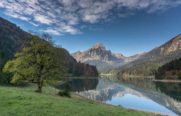 Autunno Colore Paesaggio Montano Lago Nelle Alpi Svizzere — Foto Stock