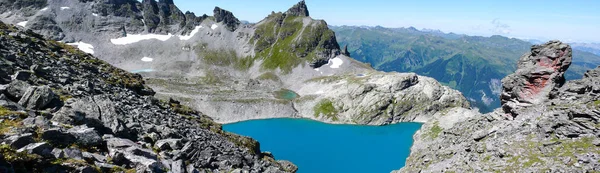 Horská Krajina Švýcarských Alpách Nádherným Výhledem Tyrkysové Jezero Centru Panorama — Stock fotografie