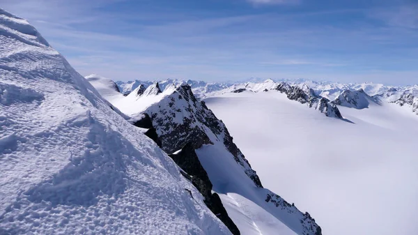 Paisagem Montanhosa Inverno Idílica Nos Alpes Suíços Com Picos Montanhosos — Fotografia de Stock