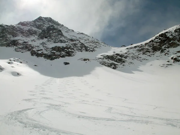 Pintoresco Paisaje Montañoso Invierno Profundo Los Alpes Suiza Con Pistas — Foto de Stock