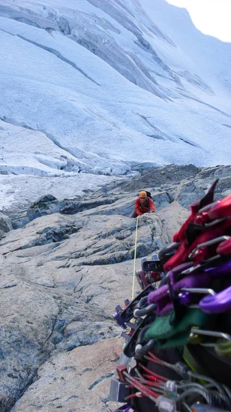 Male Mountain Climber Exposed Climbing Route High Glacier — Stock Photo, Image