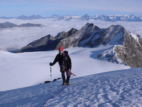 Mountain Climber Arrives Top High Mountain Peak Alps Climbing Steep — Stock Photo, Image