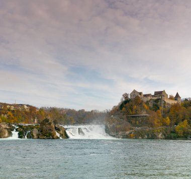 ünlü Rhine Falls İsviçre manzara görünümü