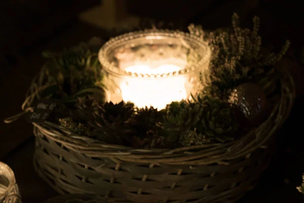 Dekorative Und Festliche Weihnachtsdekoration Mit Gläsern Und Kerzen Und Verschiedenen — Stockfoto