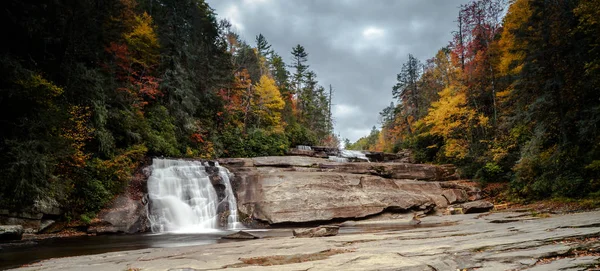 Üçlü Falls Şelale Düşmek Appalaş Dağları Kuzey Carolina Ormanda Renk — Stok fotoğraf