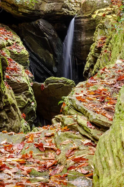 Καταρράκτη Duggers Creek Falls Ένα Στενό Βραχώδες Φαράγγι Στα Βουνά — Φωτογραφία Αρχείου